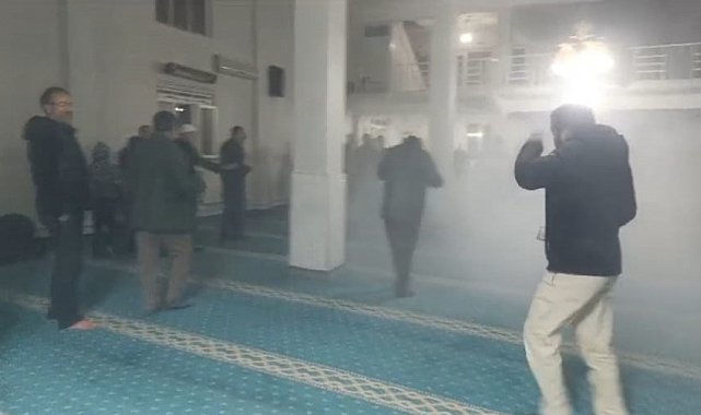 Batman'da teravih namazı camide çıkan yangın nedeniyle yarıda kaldı