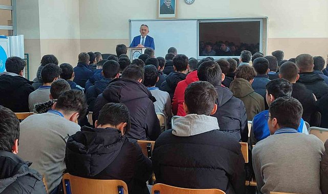 Bayburt'ta lise öğrencilerine yönelik söyleşi yapıldı