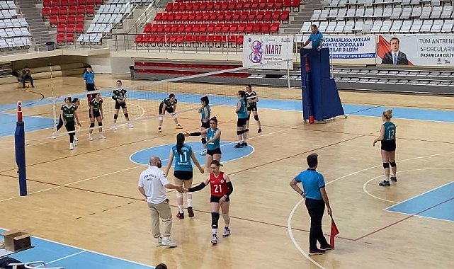 Bayburtlu kadın voleybolcular tüm maçları kazanarak finale yükseldi