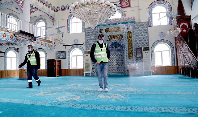 Bayraklı'da camiler dezenfekte ediliyor