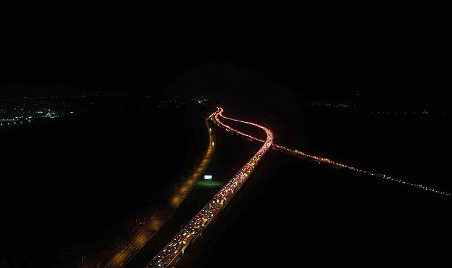 Bayram göçü başladı: Otoyolların kesişim noktasında trafik durdu