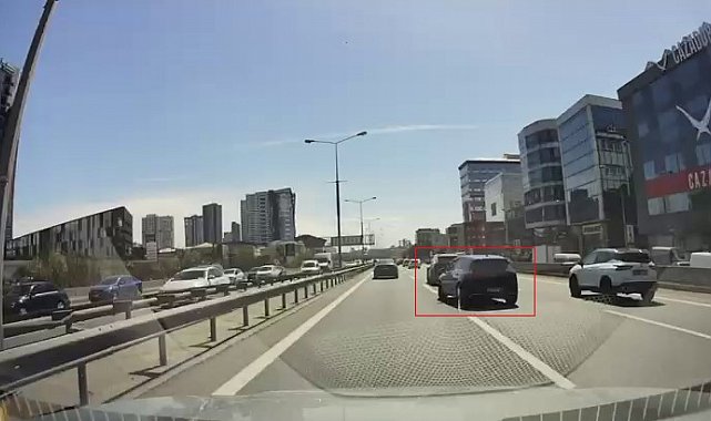 Bayram günü makas atan sürücü kamerada