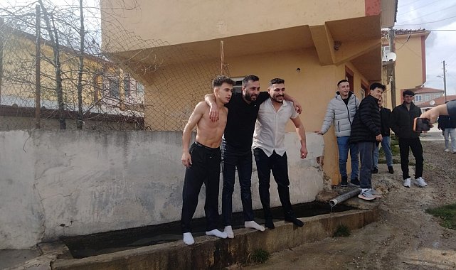 Bayram namazına gelmeyenlere 'sulu' şaka