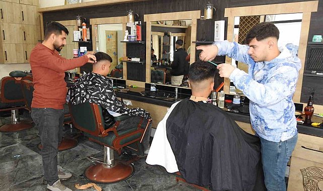 Berberlerden vatandaşlara "saç tıraşını son güne bırakmayın" uyarısı