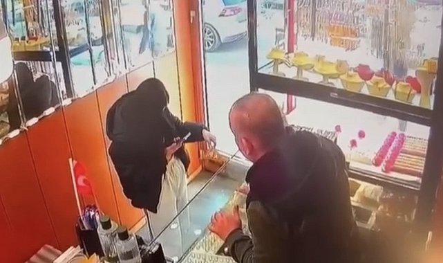 Beyoğlu'nda sevgilisinin alamadığı altın tacı böyle çaldı