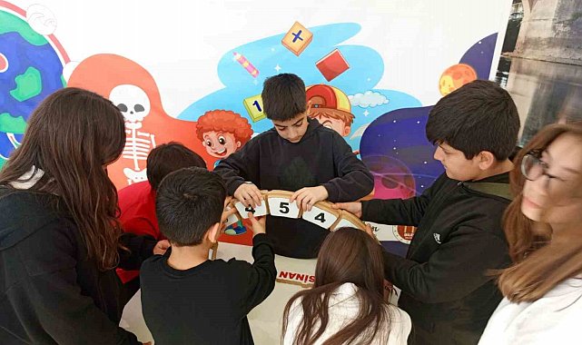 Bilgi Evi okul gibi faaliyet gösteriyor