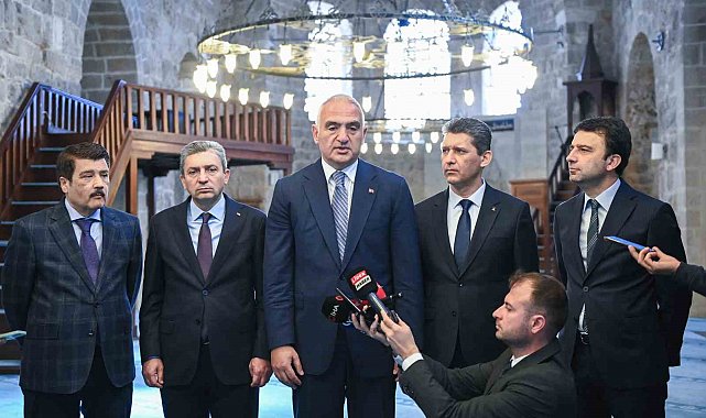 Bin 300 taş tek tek yerine monte edildi: Şehzade Korkut Camii eski görkeminde