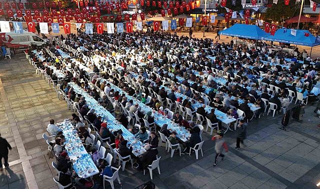 Bin 500 kişilik iftar yemeği gönülleri buluşturuyor