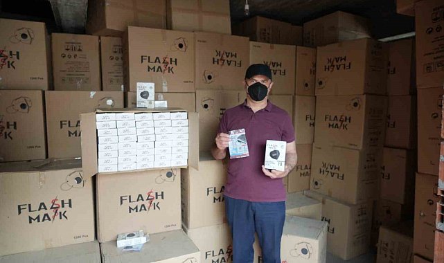 Bir ev dolusu maskeyle baş başa kaldı, ne yapacağını bilmiyor