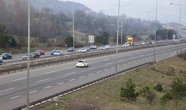 Bolu geçişinde bayram trafiği sürüyor