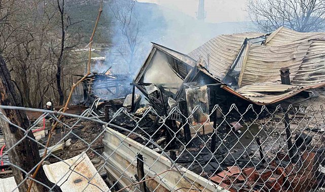 Bolu'da 2 ev, samanlık ve traktör alevlere teslim oldu
