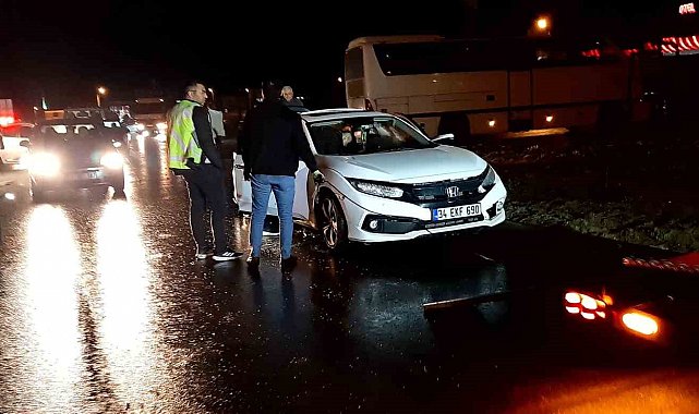 Bolu'da kavşakta otomobil ile kamyon çarpıştı: 3 yaralı