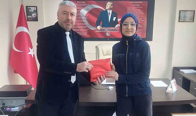Bolvadinli lise öğrencisinden İstiklal Marşı yarışmasında büyük başarı
