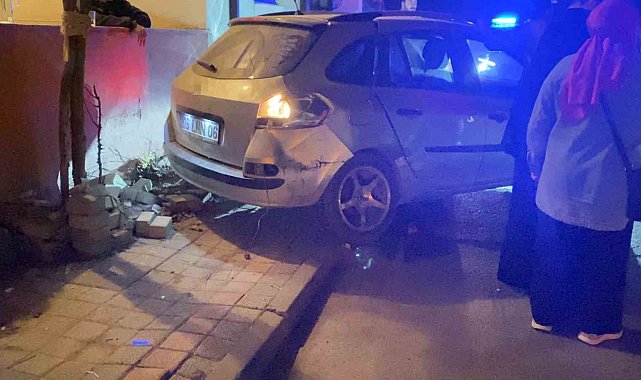 Bursa'da ticari araç ile otomobil çarpıştı: 5 yaralı