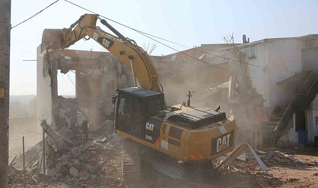 Bursa'daki yıkımda ortalık karıştı