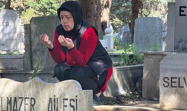 Büyükçekmece'de bayram öncesinde vatandaşlardan mezarlık ziyareti