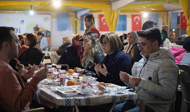 Büyükşehir'in iftar çadırları Ramazan'ın birlik ruhunu yaşatıyor