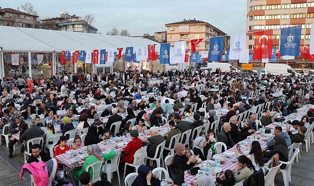 Büyükşehir'in iftar sofrası her gün 3 bin kişiyi ağırlıyor