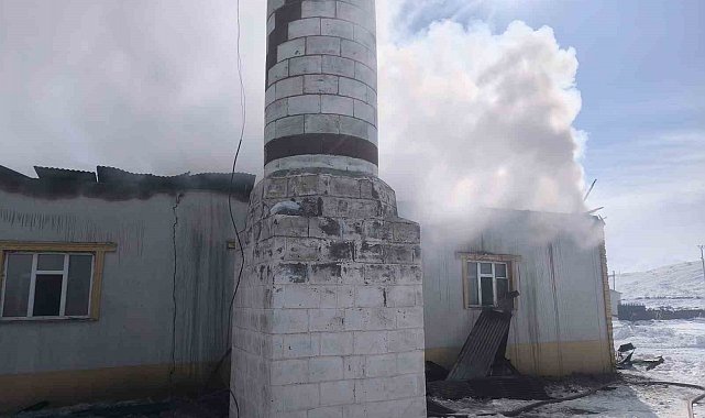 Çaldıran'da cami yangını
