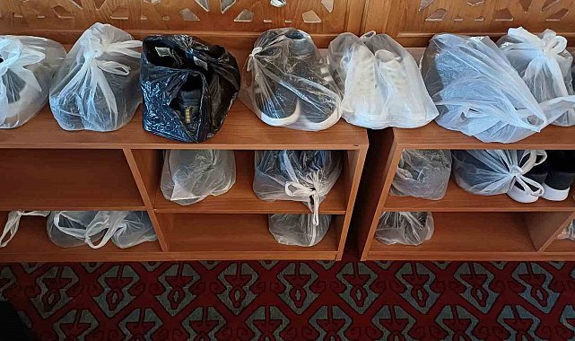 Camide hem hijyene uyuluyor hem de hırsızlara karşı poşetli önlem alınıyor