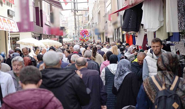 Çarşı-pazarda bayram şenliği