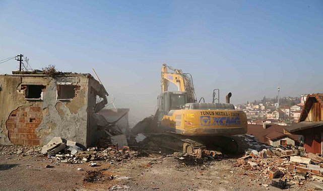 Cedit'te 7 bina daha yıkıldı