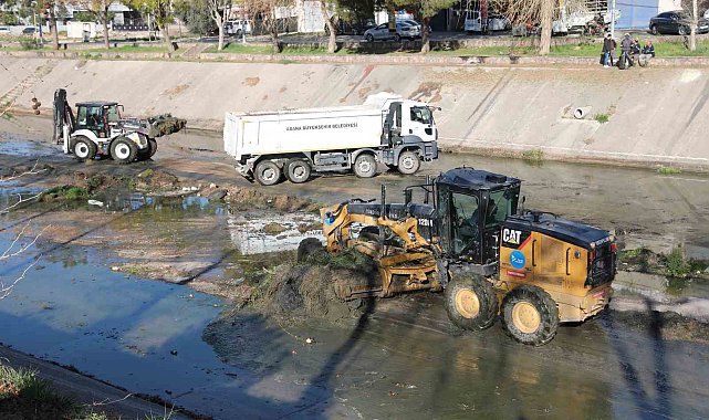 Çevreye kötü koku yayan Sarıçam Deresi temizlendi