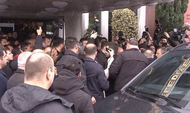 CHP Genel Başkanı Özgür Özel İstanbul Büyükşehir Belediyesine geldi