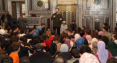 Çocuklar babalarıyla ilk safta durdu, cami adabı ve ibadetin önemini öğrendi