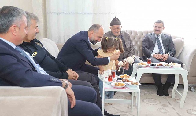 Çukurca'da şehit ailesine bayram ziyareti