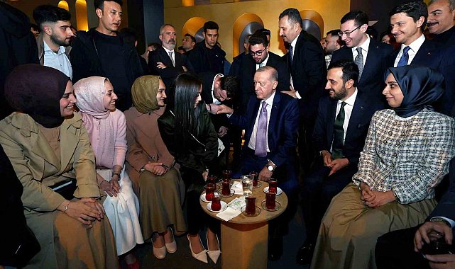 Cumhurbaşkanı Erdoğan, İstanbul'da gençlerle bir araya geldi