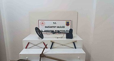 Define bulmak için kaçak kazı yapan 2 şahıs yakalandı