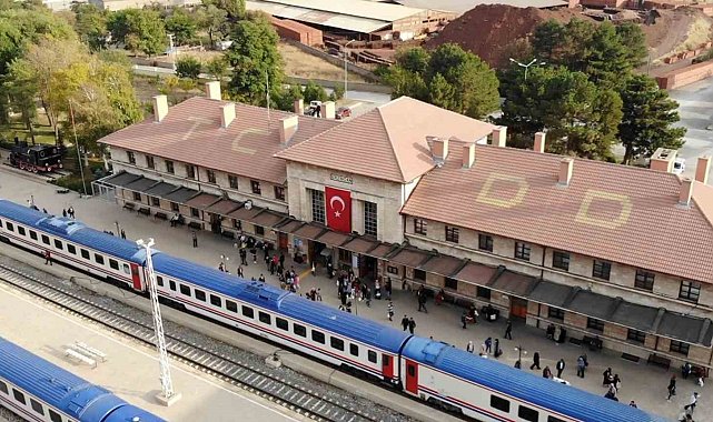 Depremlerin yıkamadığı bina: Erzincan Tren Garı