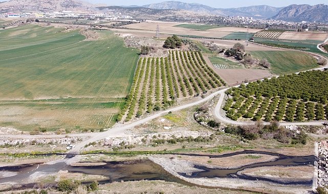Dere yatakları siyah aktı, mahalle sakinleri kirliliğe tepki gösterdi