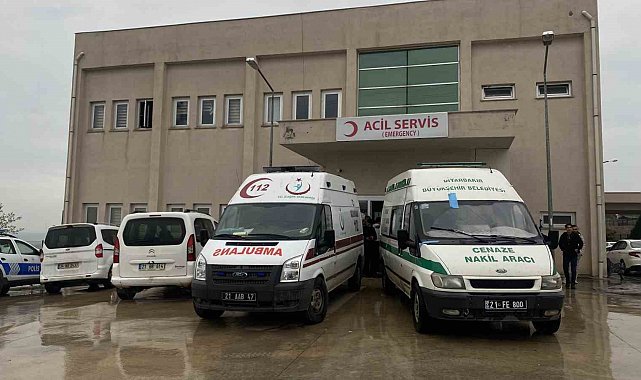 Diyarbakır'da bayramlaşmaya giden arkadaş grubu kaza yaptı: 1 ölü, 6 yaralı