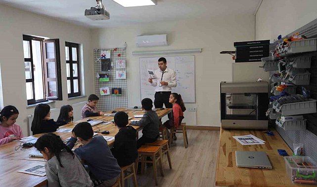 Diyarbakır'da dezavantajlı çocuklar ve okul öğrencileri etkinlik atölyelerinde yazılım gibi birçok alanda eğitim görüyor