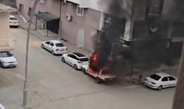 Diyarbakır'da park halindeki Fiat Tofaş alev topuna döndü