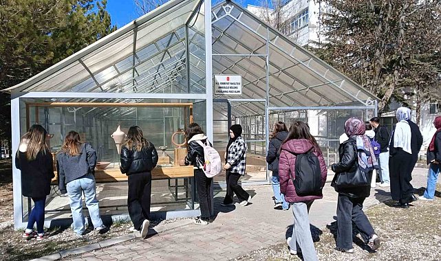 Doğru tercih için üniversiteleri tanıyorlar