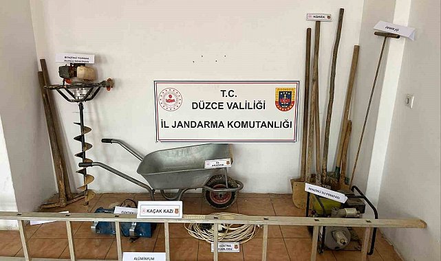 Düzce'de define için evde 15 metre tünel kazmışlar