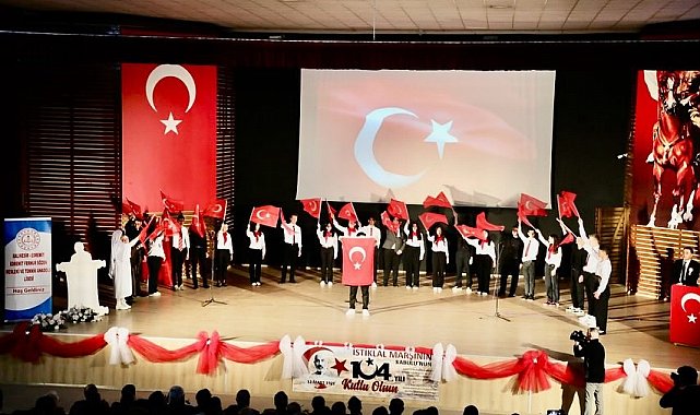 Edremit'te İstiklal Marşı'nın 104. yılı coşkuyla kutlandı