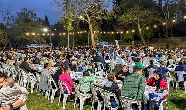 Efeler Belediyesi personeli iftar yemeğinde bir araya geldi