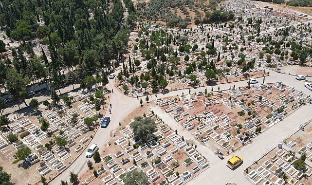 Efeler'den mezarlık ziyaretlerine ücretsiz ulaşım desteği