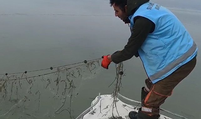 Eğirdir Gölü'nde 500 metrelik kaçak ağ ele geçirildi
