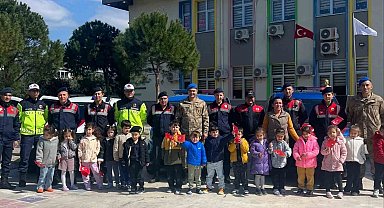 Ekipler miniklere jandarmayı tanıttı