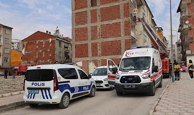 Elazığ'da ev yangını paniğe neden oldu