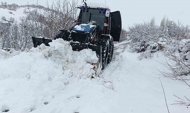 Elazığ'da kapanan 293 köy yolunda çalışmalar sürüyor