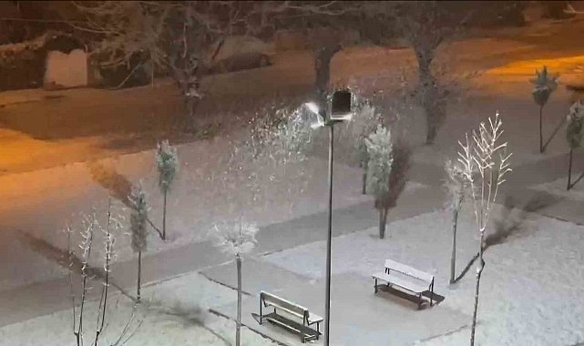 Elazığ'da kar yağışı etkisini sürdürüyor