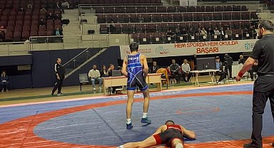 Elazığlı sporcu güreşte Türkiye şampiyonu oldu