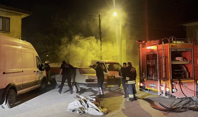 Erzincan'da Fiat Tofaş araç yandı