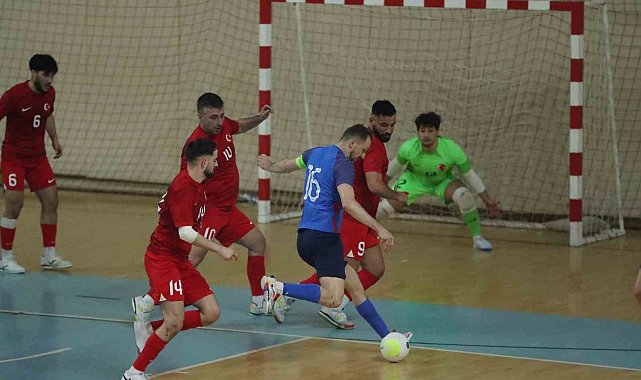 Erzincan'da oynanan karşılaşmada Futsal A Milli takımı, Slovakya'ya 8-4 mağlup oldu